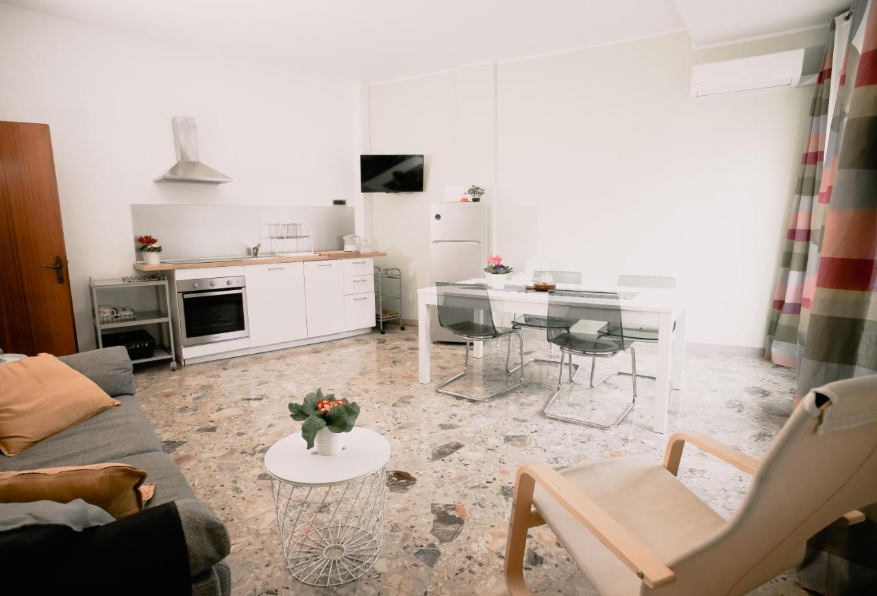 La Casa Di Adua Panzió Porto SantʼElpidio Kültér fotó